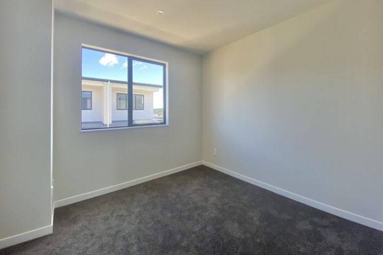 Photo of property in 2/86 Fred Taylor Drive, Westgate, Auckland, 0814