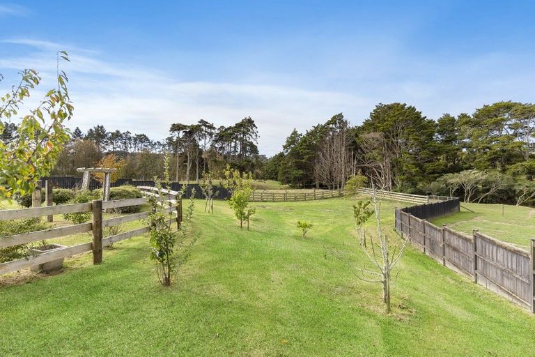 Photo of property in 19 Kahika Grove, Huapai, Kumeu, 0810