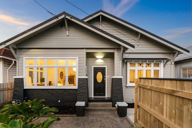Photo of property in 137 Onepu Road, Lyall Bay, Wellington, 6022