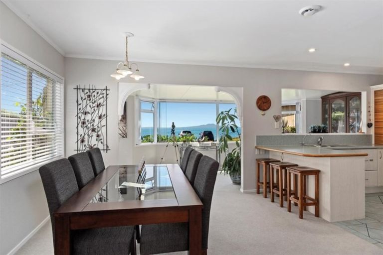 Photo of property in 2/31 Manly Esplanade, Browns Bay, Auckland, 0630