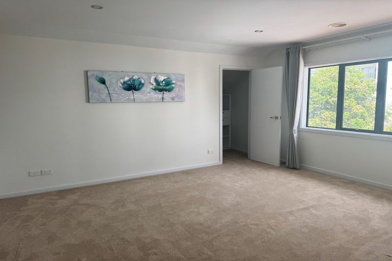 Photo of property in 77 Masons Road, Oteha, Auckland, 0632
