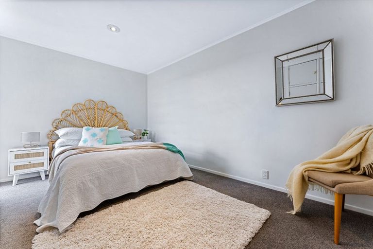 Photo of property in 631 Beach Road, Rothesay Bay, Auckland, 0630