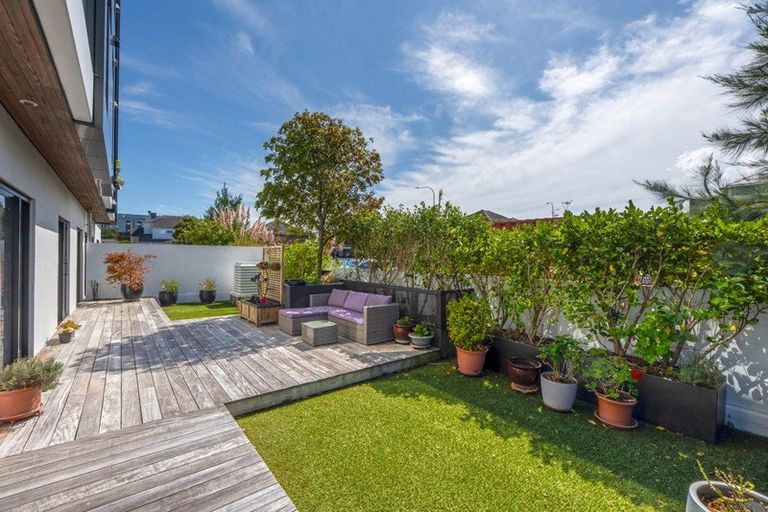 Photo of property in Frank Sargeson Apts, 4/80g Anzac Street, Takapuna, Auckland, 0622