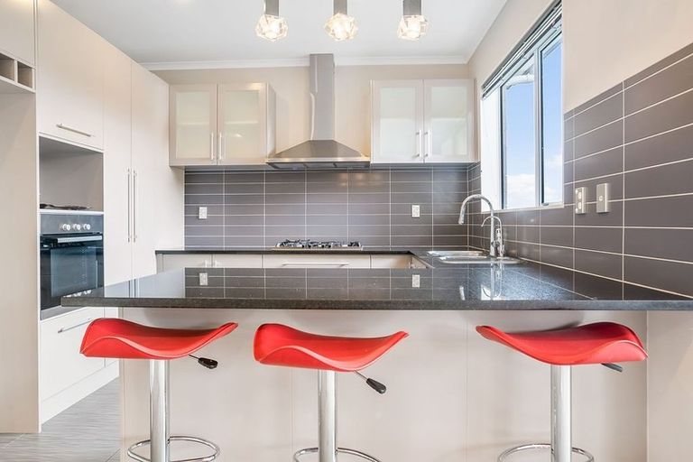 Photo of property in 13 Cape Vista Crescent, Pukekohe, 2120