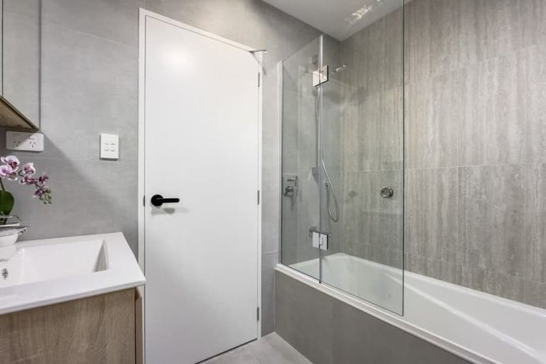 Photo of property in 2/1 Egremont Street, Belmont, Auckland, 0622