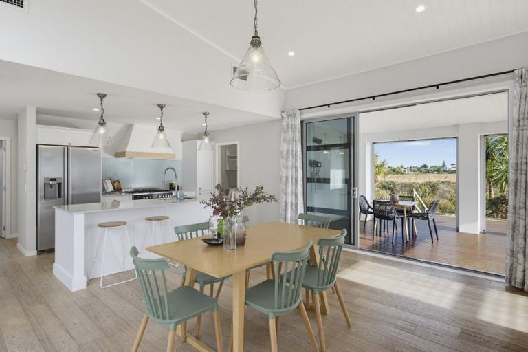 Photo of property in 9 Taranui Way, Paraparaumu Beach, Paraparaumu, 5032