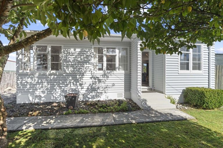 Photo of property in 4 Humphries Street, Greytown, 5712