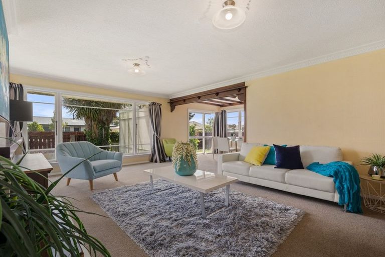 Photo of property in 11 Daniels Road, Redwood, Christchurch, 8051