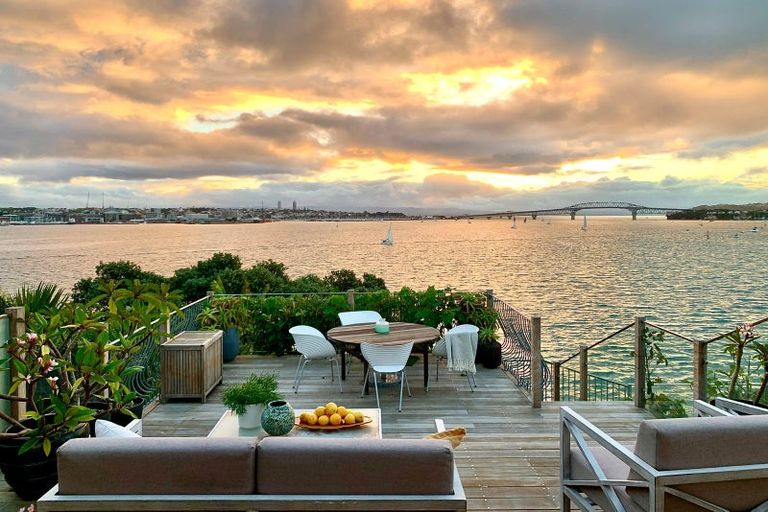 Photo of property in 2/104 Stanley Point Road, Stanley Point, Auckland, 0624