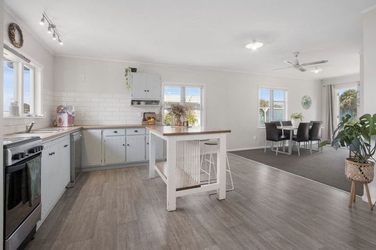 Photo of property in 31 Athenree Road, Athenree, Katikati, 3177