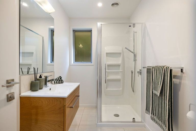 Photo of property in 42 Sylvan Street, Lake Hayes, Queenstown, 9304