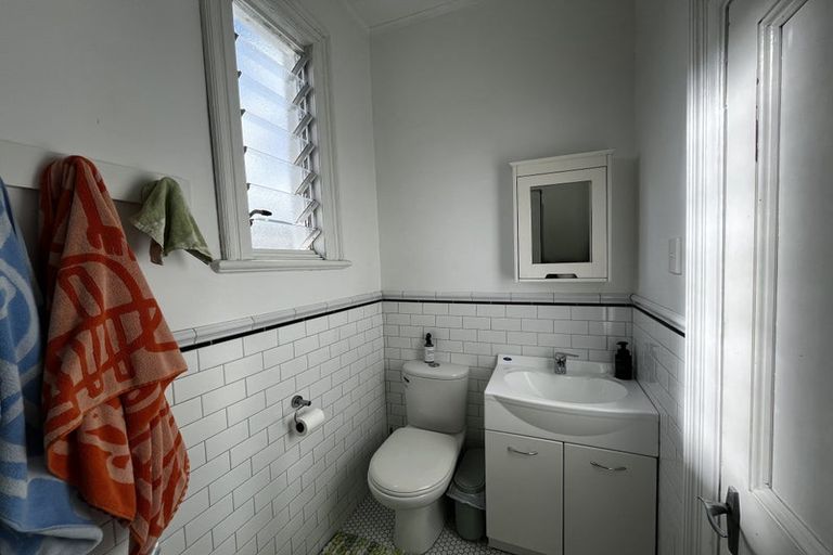 Photo of property in 69 Rolleston Street, Mount Cook, Wellington, 6021