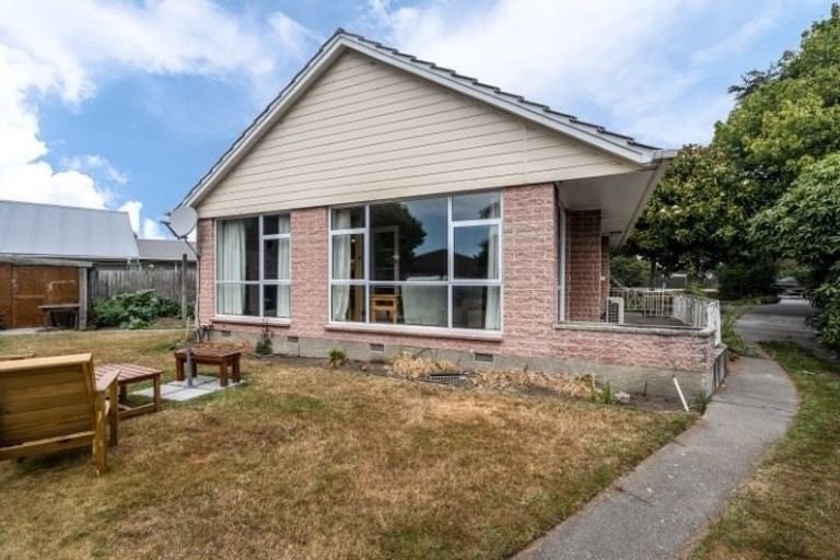 Photo of property in 214 Yaldhurst Road, Avonhead, Christchurch, 8042