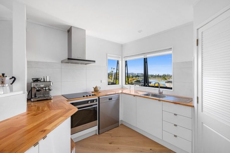 Photo of property in 28 Maori Hut Road, Red Beach, 0932