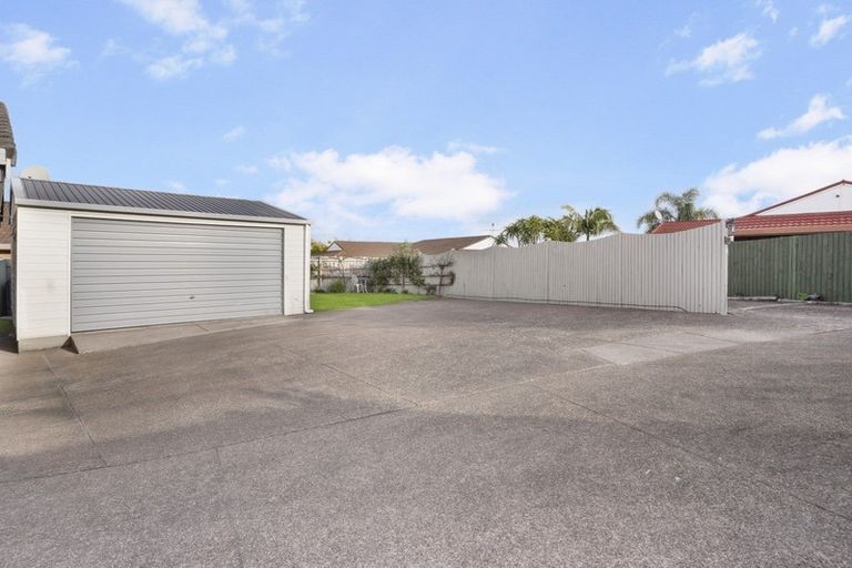Photo of property in 30 Booralee Avenue, Botany Downs, Auckland, 2010
