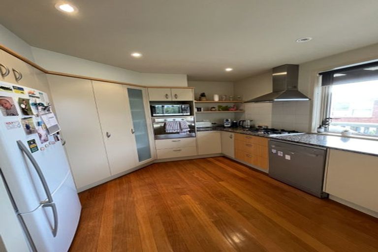 Photo of property in 1/170 East Coast Road, Forrest Hill, Auckland, 0620