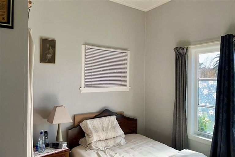 Photo of property in 813 Waitakere Road, Kumeu, 0891