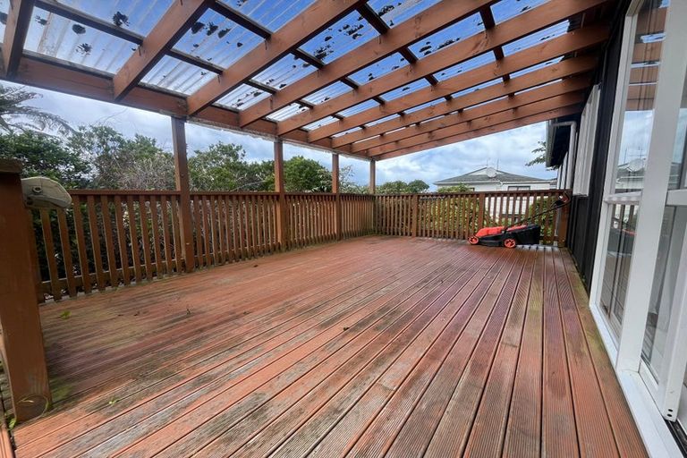 Photo of property in 64a Salford Street, Newlands, Wellington, 6037