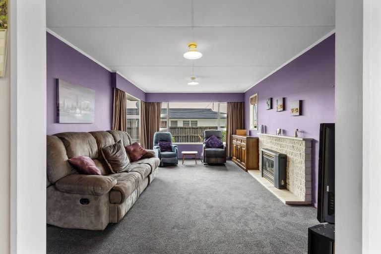 Photo of property in 19 Dunk Place, Milson, Palmerston North, 4414