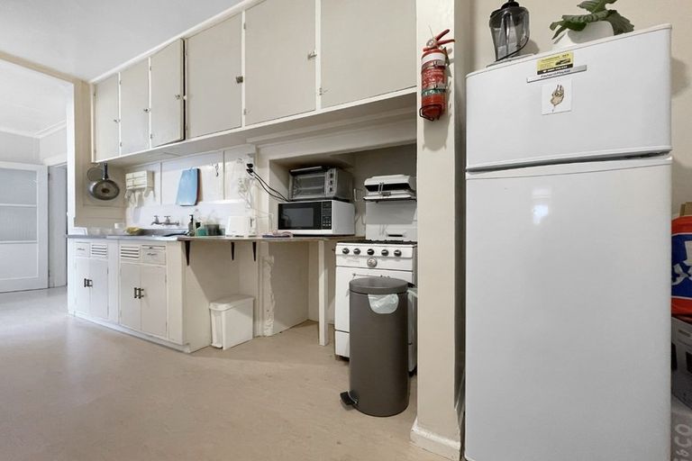 Photo of property in 8 Rixon Grove, Mount Victoria, Wellington, 6011