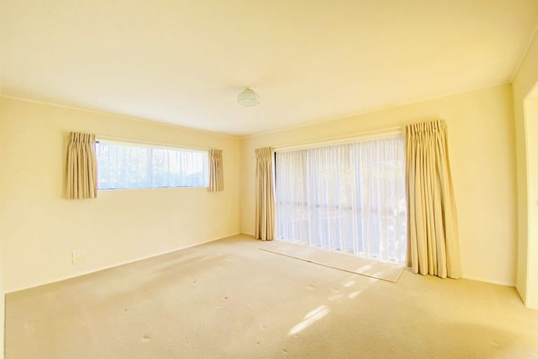 Photo of property in 38 West Fairway, Golflands, Auckland, 2013