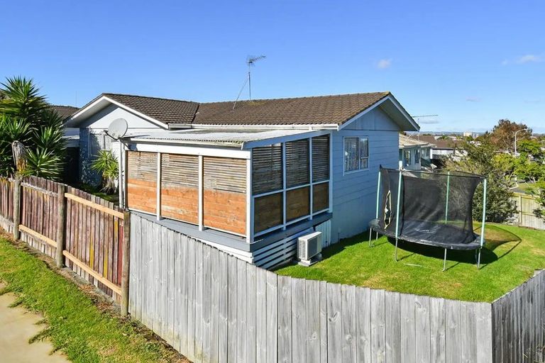 Photo of property in 1/20 Secretariat Place, Randwick Park, Auckland, 2105