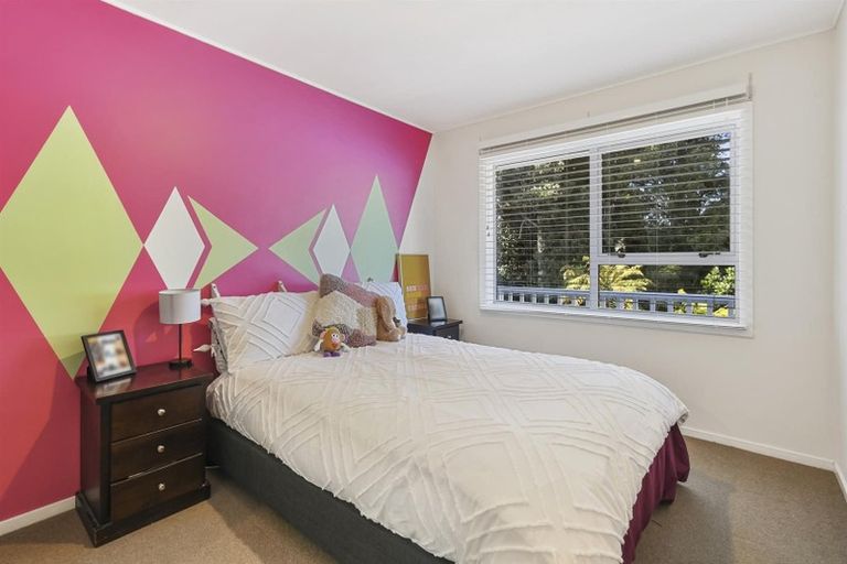 Photo of property in 102 Lawrence Crescent, Hillpark, Auckland, 2102