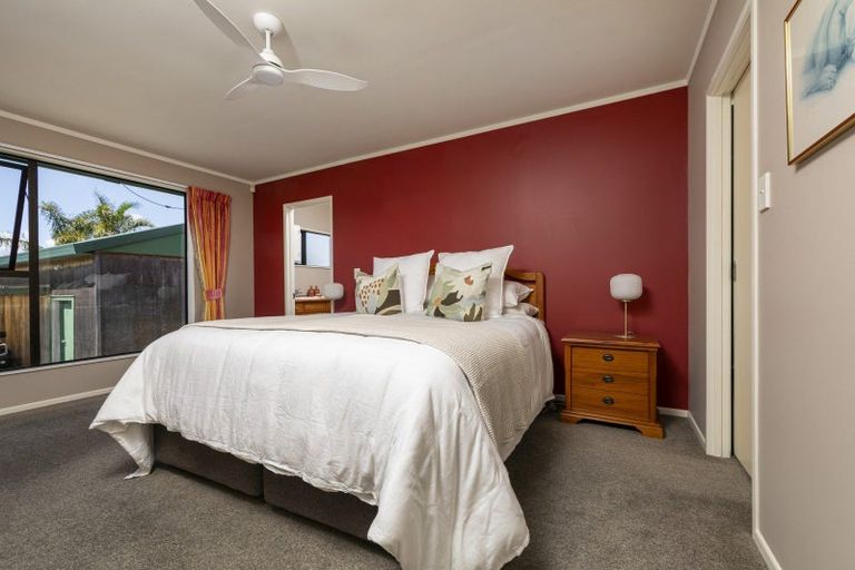 Photo of property in 11 Windfall Grove, Greenhithe, Auckland, 0632