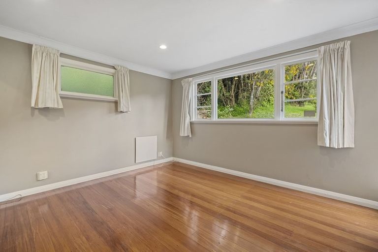 Photo of property in 115 Kamahi Street, Stokes Valley, Lower Hutt, 5019