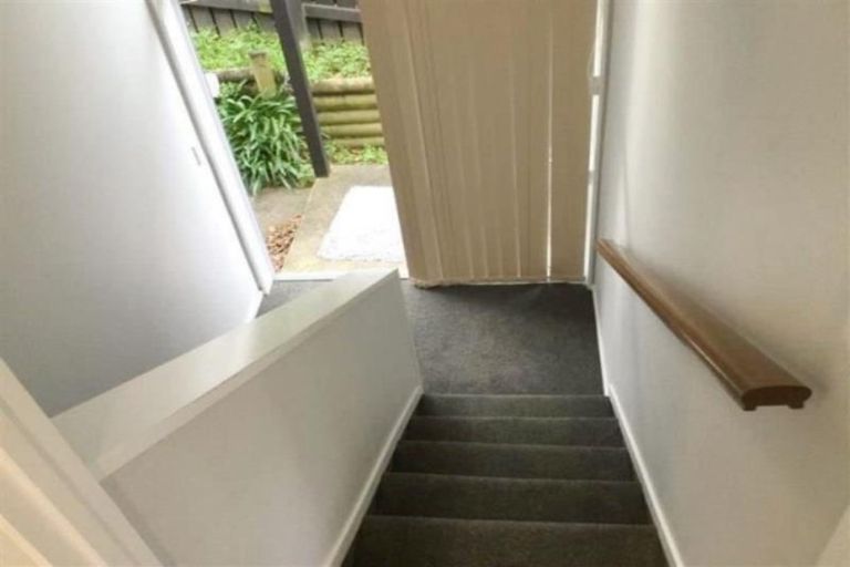 Photo of property in 10 Fairview Place, Westown, New Plymouth, 4310