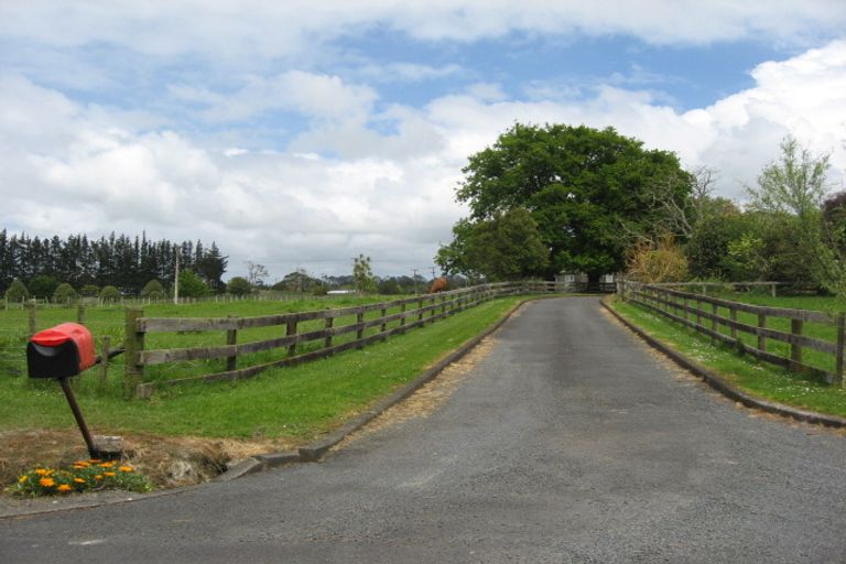 Photo of property in 153 Trigg Road, Kumeu, 0891