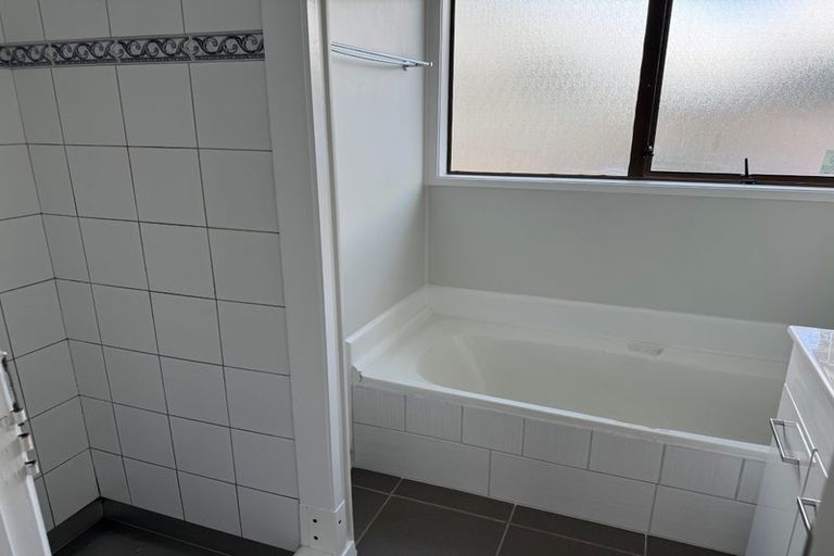 Photo of property in 3 Fiesta Drive, Half Moon Bay, Auckland, 2012