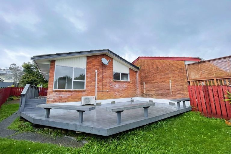 Photo of property in 2/82 Moore Street, Hillcrest, Auckland, 0627