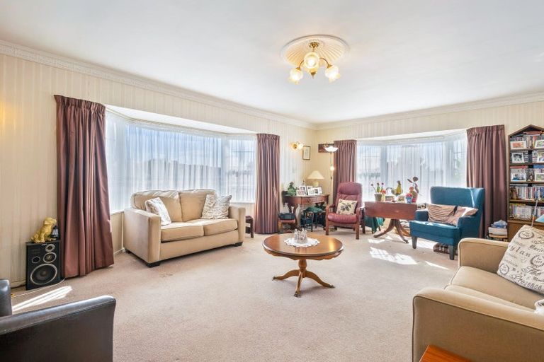 Photo of property in 64 Highbury Drive, Levin, 5510