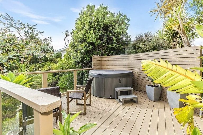 Photo of property in 97 Kahu Road, Paremata, Porirua, 5024