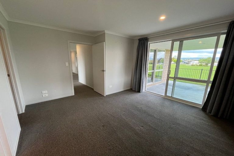 Photo of property in 28 Richardson Road, Omokoroa, 3114
