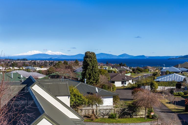 Photo of property in 6 Astelia Way, Waipahihi, Taupo, 3330