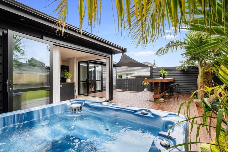 Photo of property in 145 Seaview Road, Westown, New Plymouth, 4310