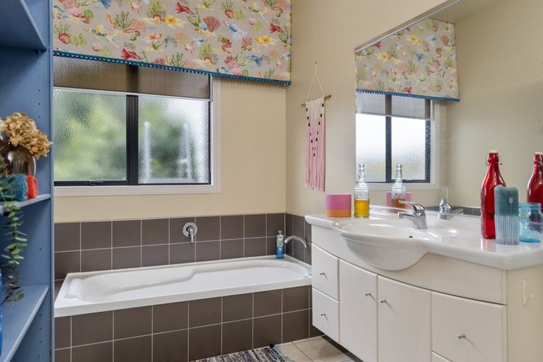 Photo of property in 43 Honeysuckle Lane, Ohauiti, Tauranga, 3112