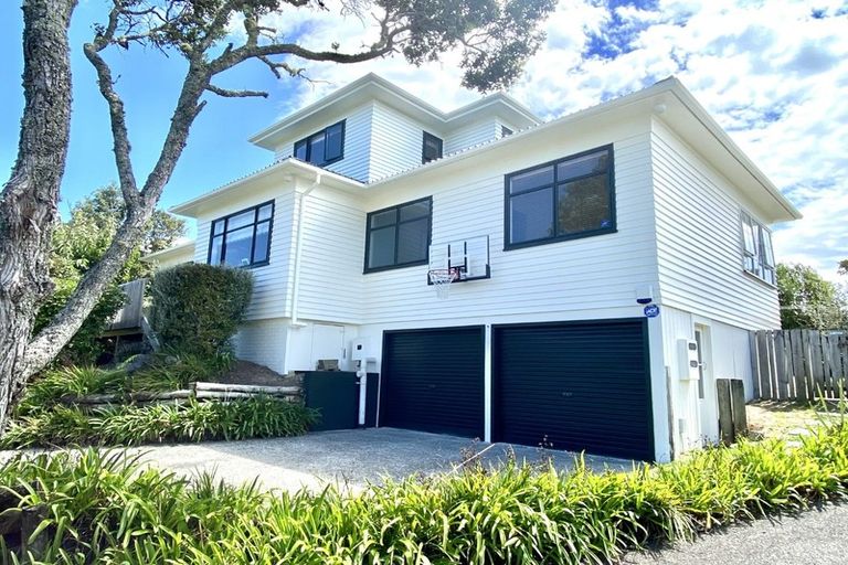 Photo of property in 21 Macnay Way, Murrays Bay, Auckland, 0630
