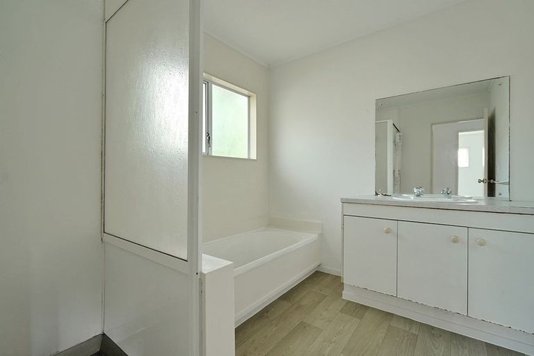 Photo of property in 6/24 Eastglen Road, Glen Eden, Auckland, 0602