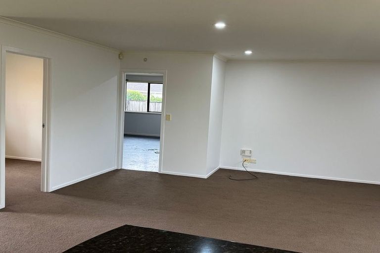 Photo of property in 41 Breaker Grove, Waiuku, 2123
