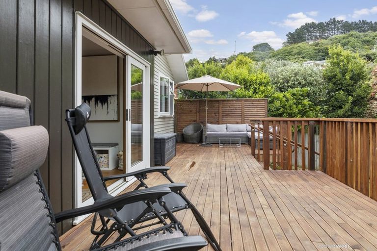 Photo of property in 6 Woodstock Terrace, Tawa, Wellington, 5028