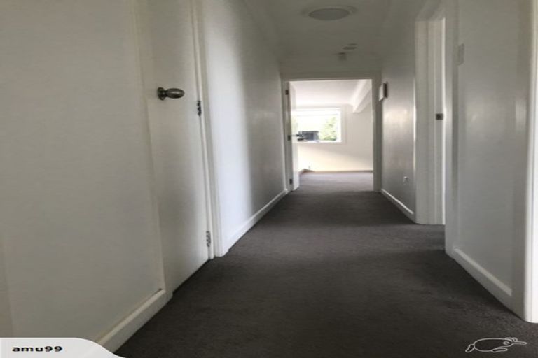 Photo of property in 59 Ravenwood Drive, Forrest Hill, Auckland, 0620