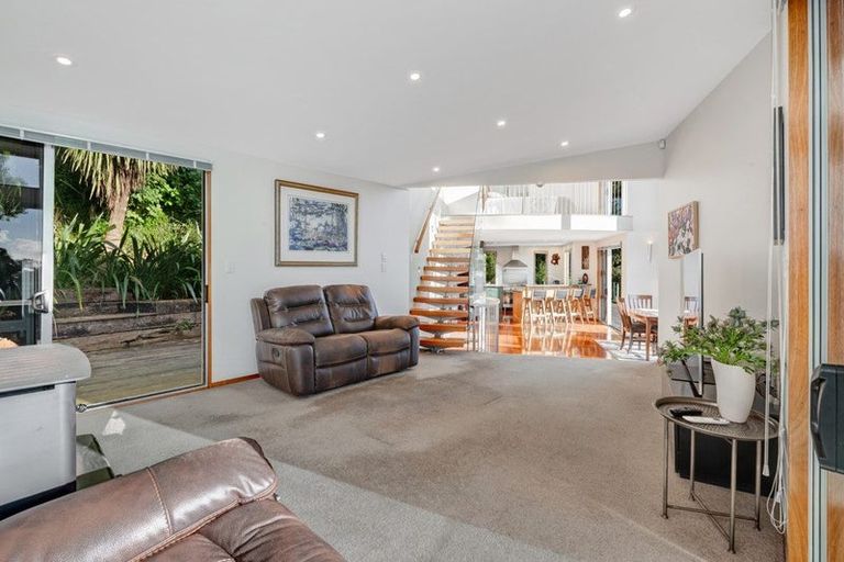 Photo of property in 10 Waitea Road, Muriwai, Waimauku, 0881