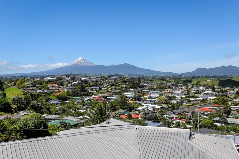 Photo of property in 10 Scott Street, Moturoa, New Plymouth, 4310