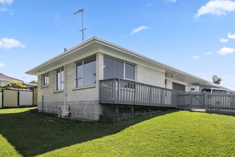 Photo of property in 37 Kirby Street, Glendene, Auckland, 0602