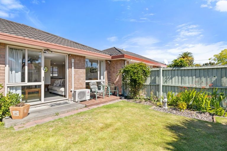 Photo of property in 2/98 Domain Terrace, Spreydon, Christchurch, 8024