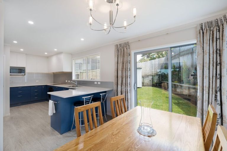 Photo of property in 17 Fitzwater Place, Henderson, Auckland, 0612