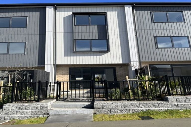 Photo of property in 17 Jabuka Street, Glen Eden, Auckland, 0602